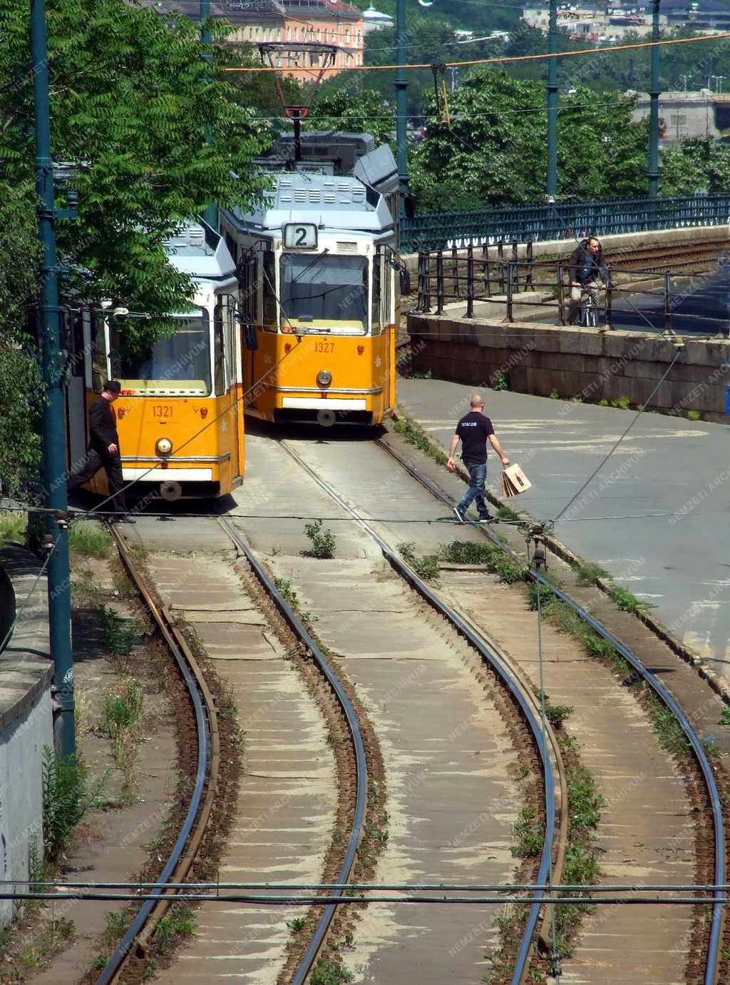 Városkép - Közlekedés - 2-es villamosok 