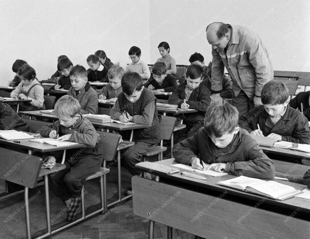 Oktatás - Korszerű, új iskola épült Bernecebarátiban