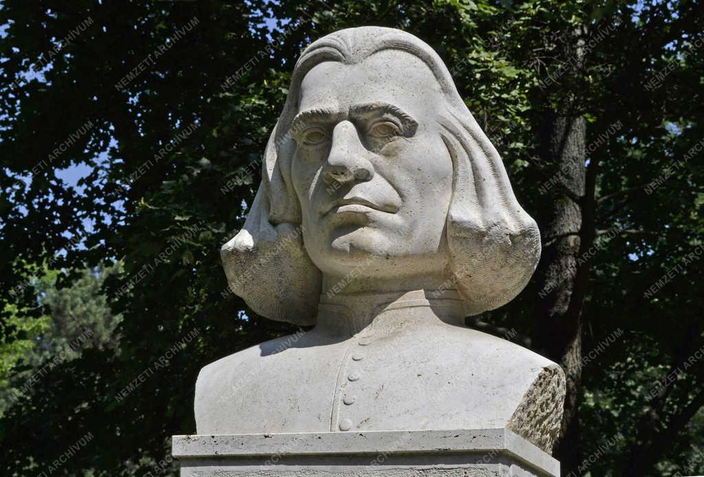 Műalkotás - Budapest - Liszt Ferenc szobra