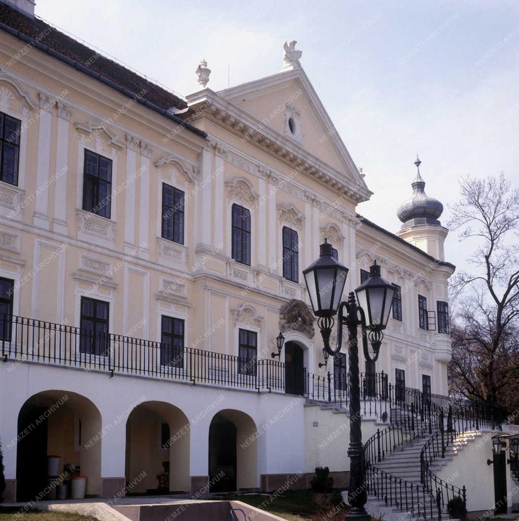 Építészet - Magyar kastélyok - A sziráki kastély