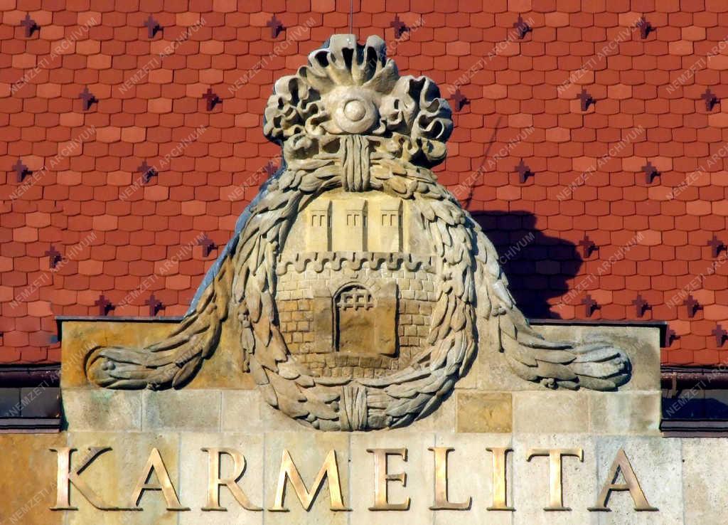 Városkép - Budapest - A Karmelita kolostor régi címerpajzsa