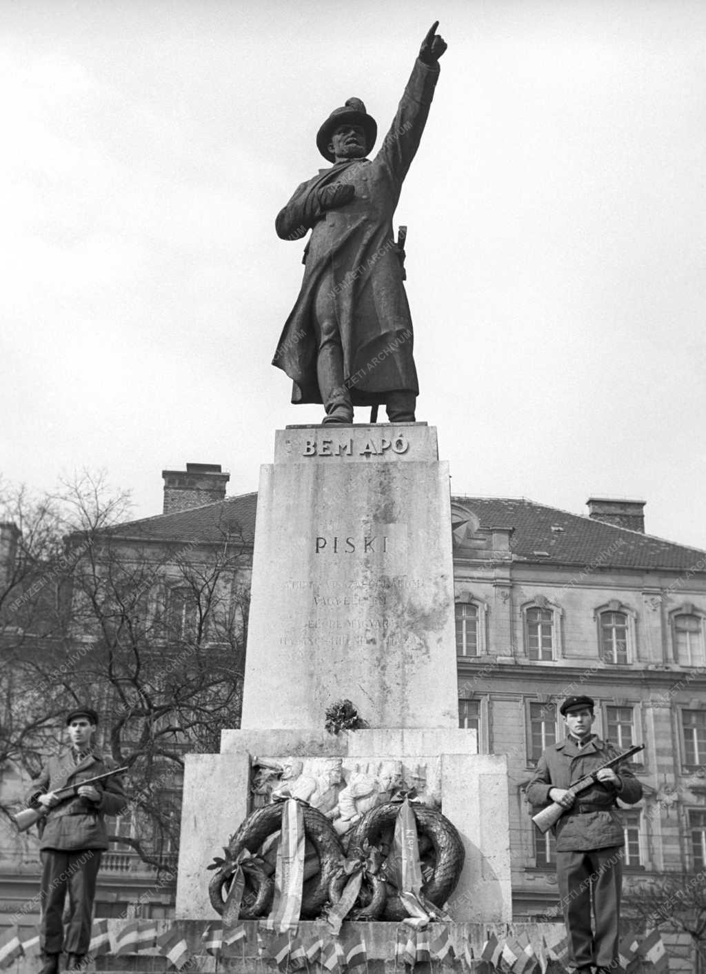 Ünnep - Március 15 - Koszorúzás a Bem-szobornál