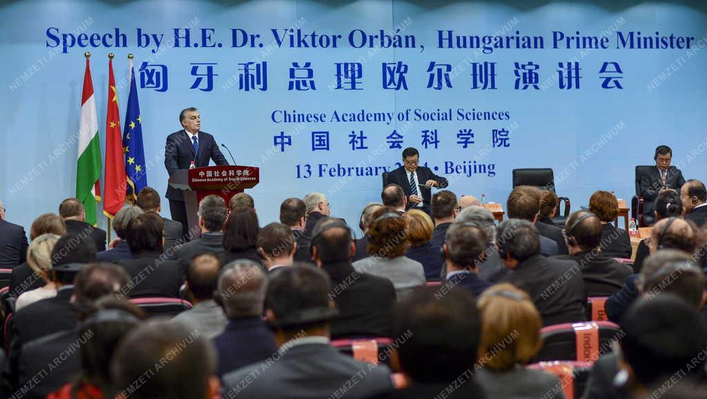 Orbán Viktor Pekingben
