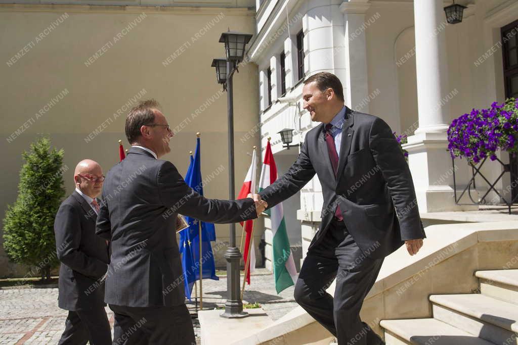 Navracsics Tibor Varsóban