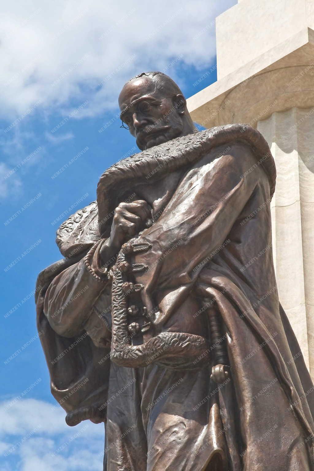 Műalkotás - Budapest - Gróf Tisza István szobra