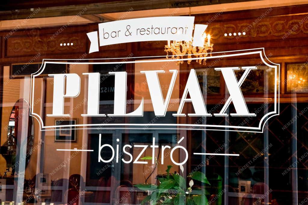 Tárgy - Budapest - A Pilvax bisztró kirakata 