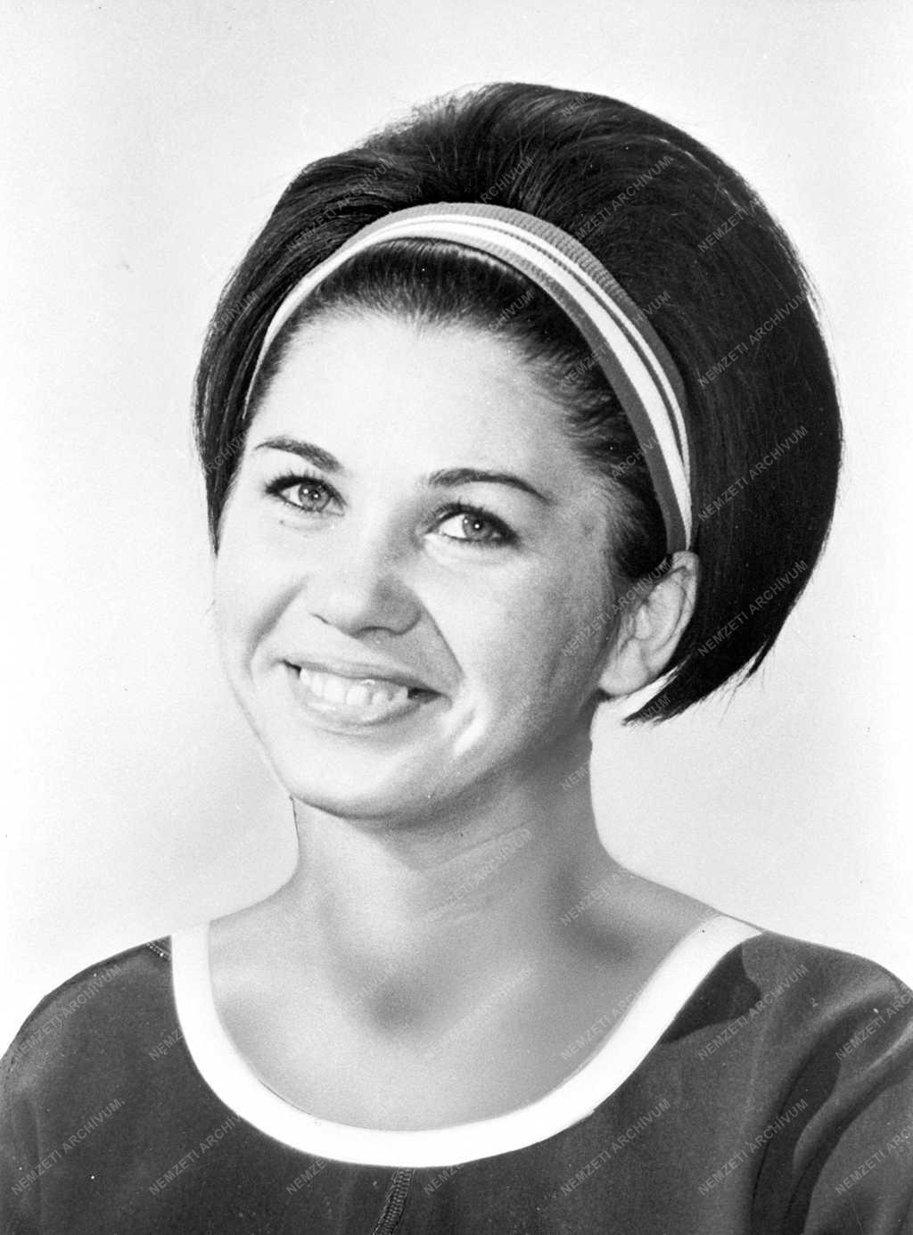 Személy - Müller Katalin