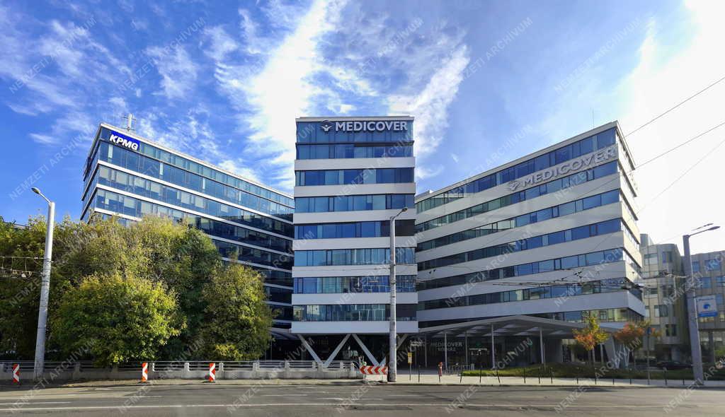 Városkép - Budapest - KPMG és Medicover székházak a Váci úton