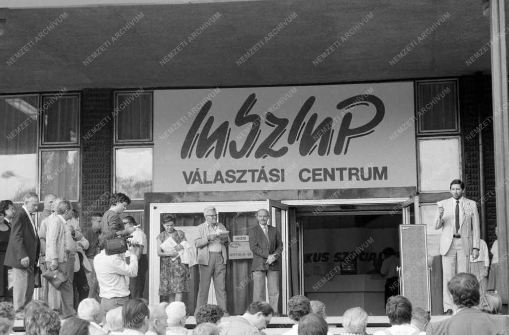 Belpolitika - Választási centrumot nyitott az MSZMP