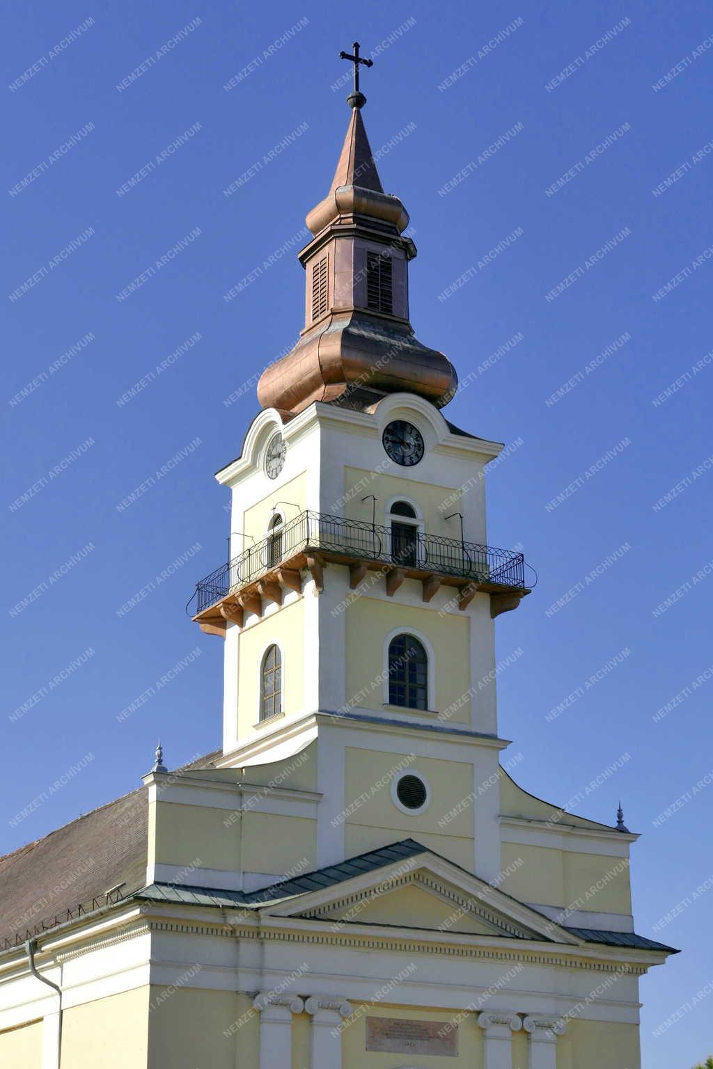 Városkép - Cegléd - Szent Kereszt főplébánia-templom