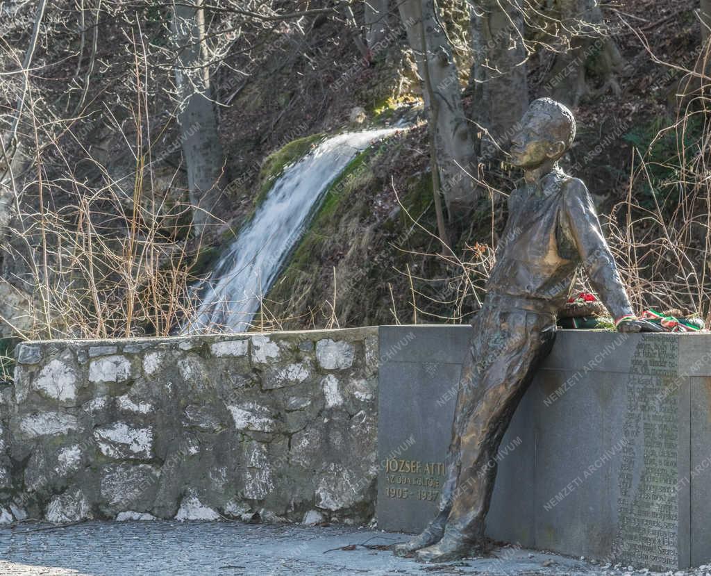 Műalkotás - Miskolc - József Attila szobra Lillafüreden