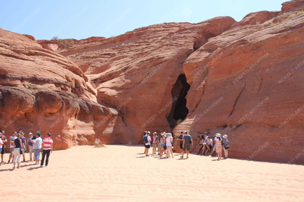 Természet - Turisták az Antilop-kanyonban