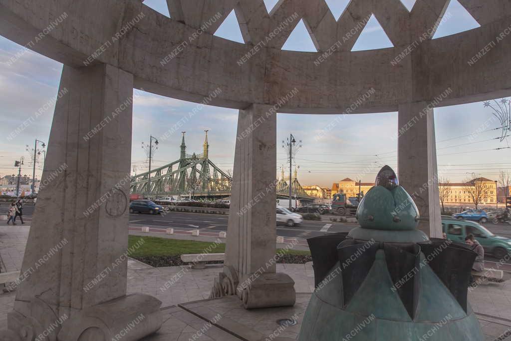 Budapest - Díszkút a Szent Gellért téren