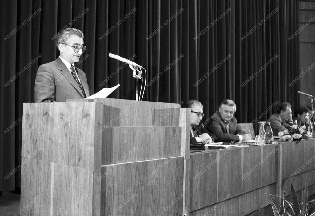 Külpolitika - Nemzetközi tanácskozás ideológiai kérdésekről 