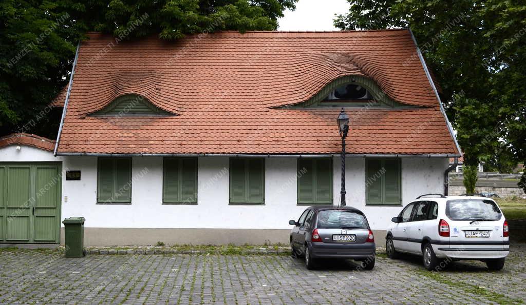 Épület - Budapest - Jellegzetes óbudai lakóház