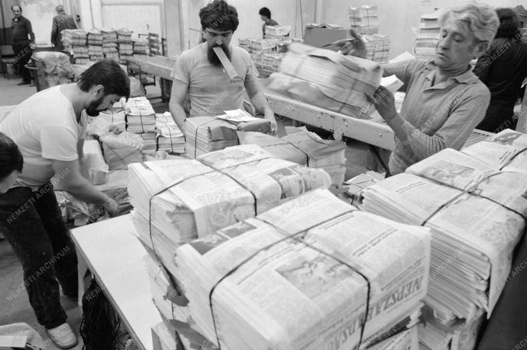 Média - Kereskedelem - A Posta Központi Hírlapirodája