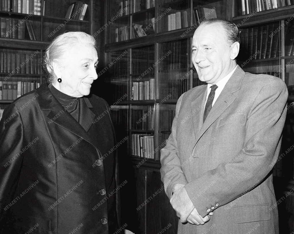 Külpolitika - Dolores Ibarruri Kádár Jánosnál