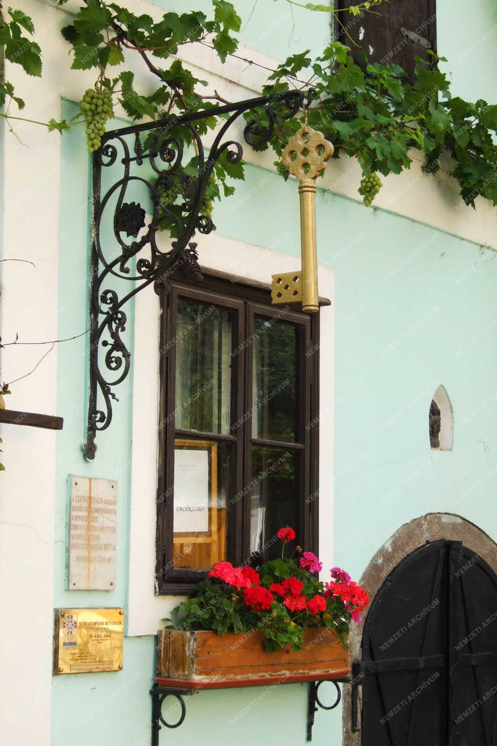 Szentendre - Épület - Cégér