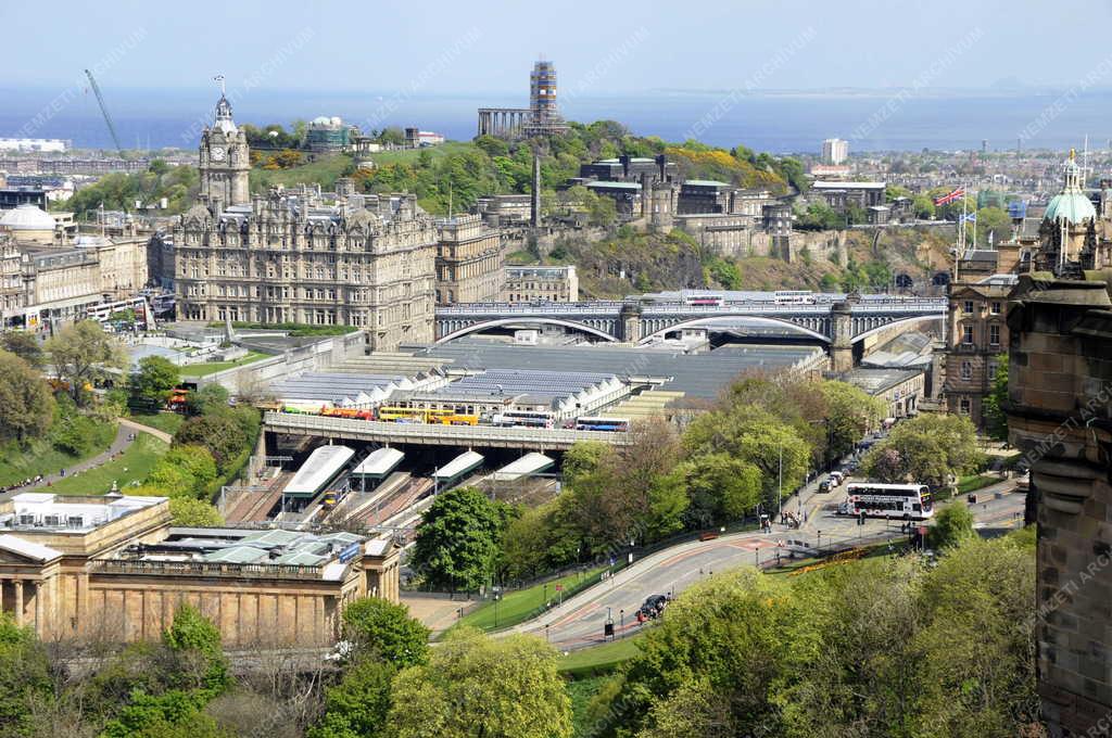 Városok - Edinburgh - Waverley Railway Station 