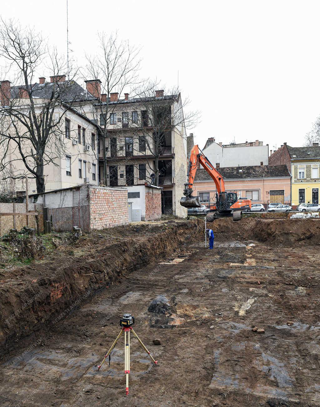 Építőipar - Debrecen - Új szálloda épül 