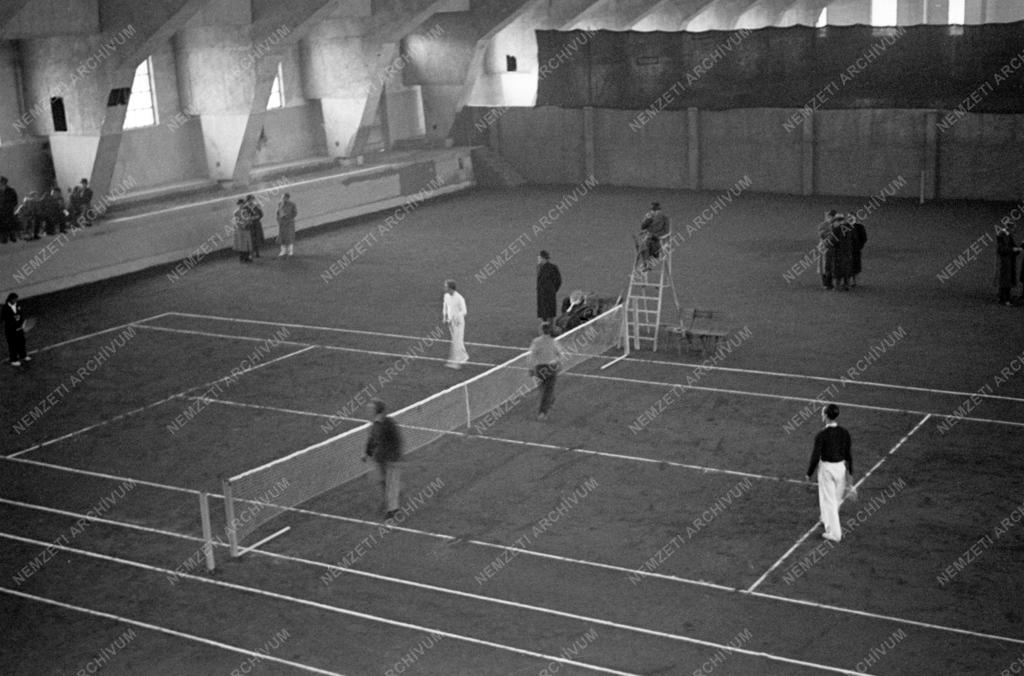 Sportlétesítmény - Teniszpálya avatás