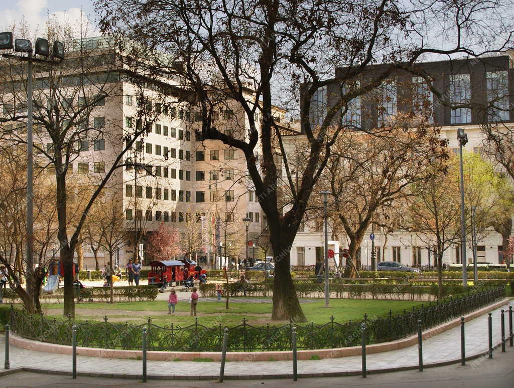 Városkép - A felújított Szabadság tér