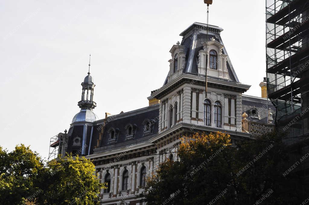 Építőipar - Budapest - Épületrekonstrukció a Kodály köröndön
