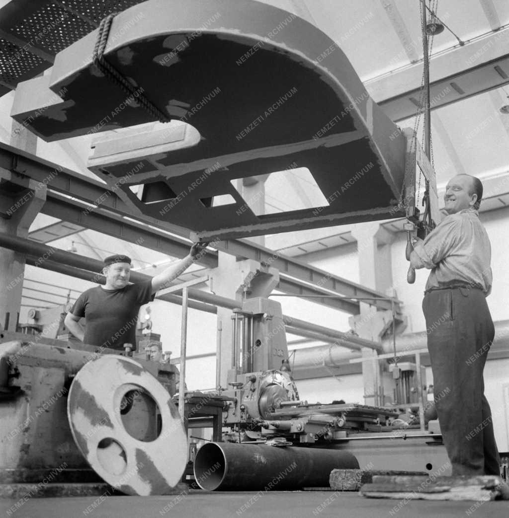 Ipar - A Győri Célgépgyár fejlesztése