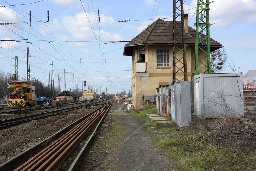 Felújítás - Vác - Megújul a váci vasútállomás