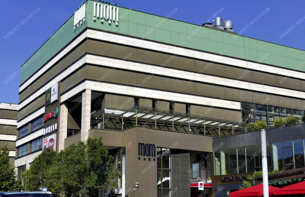 Épületfotó - Budapest - A MOM Park mozipalotája
