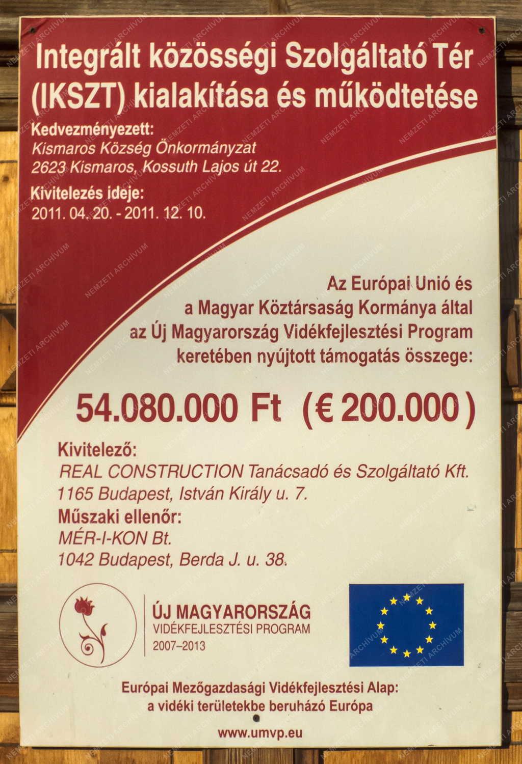 Tárgy - Kismaros - Információs tábla az IKSZT épületén