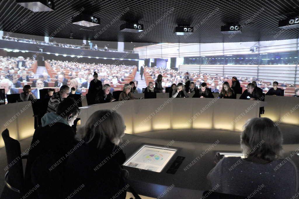 Épület - Brüsszel - Az Európai Parlament látogatóközpontja