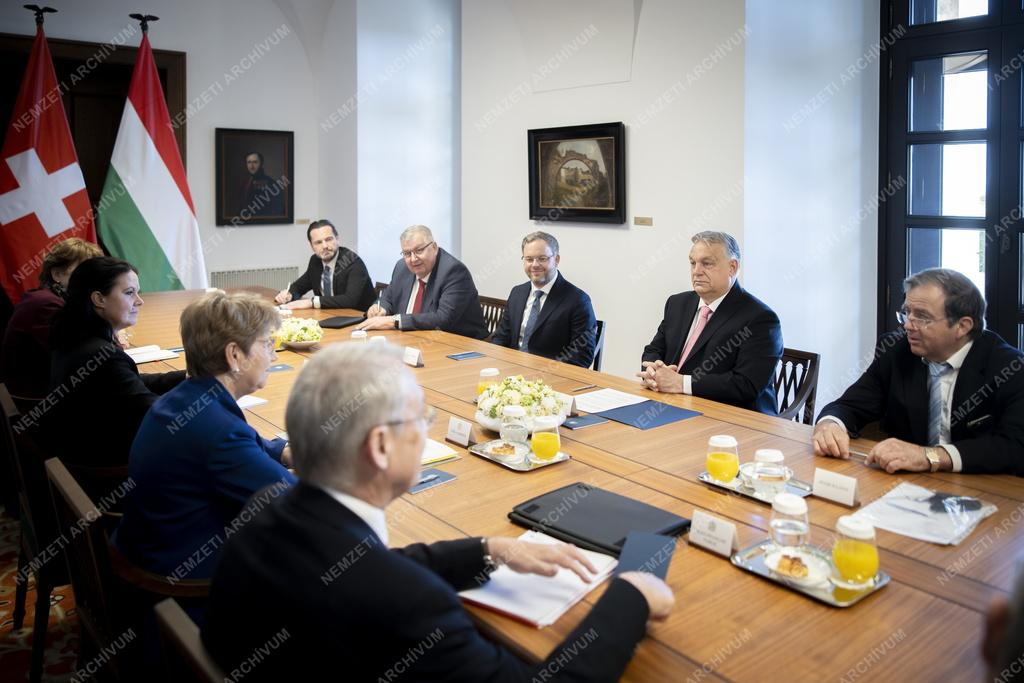 Orbán Viktor fogadta a svájci elnököt