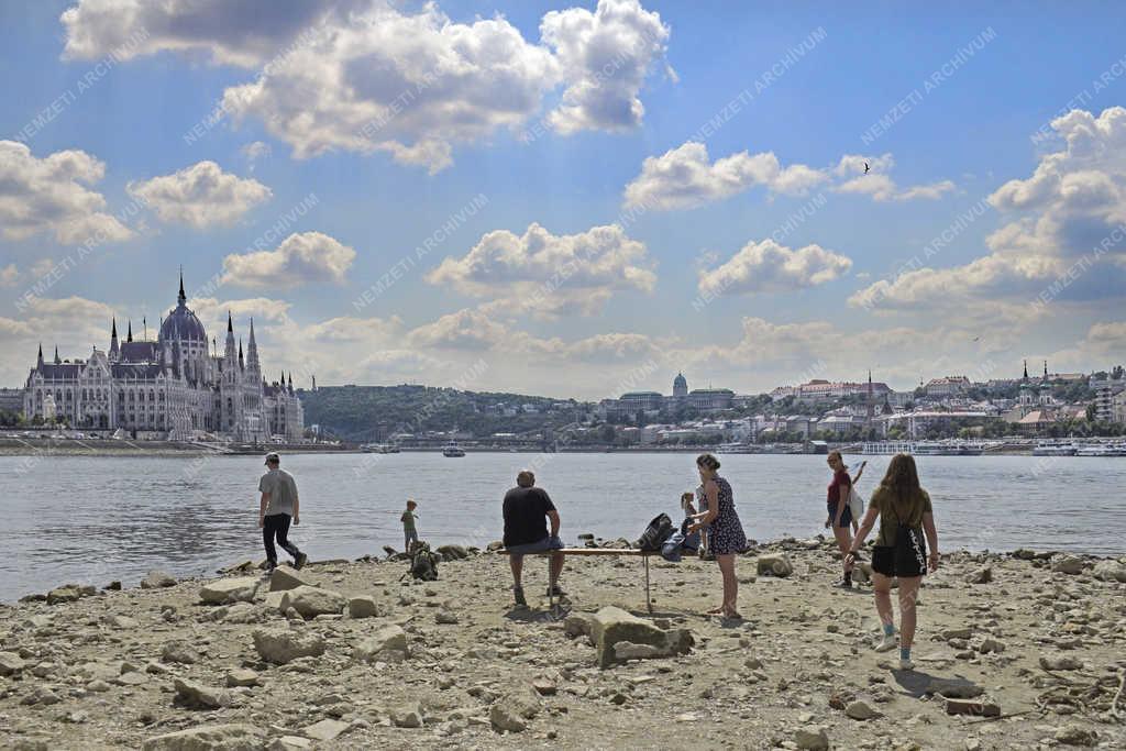 Városkép - Budapest - Alacsony a Duna vízszintje