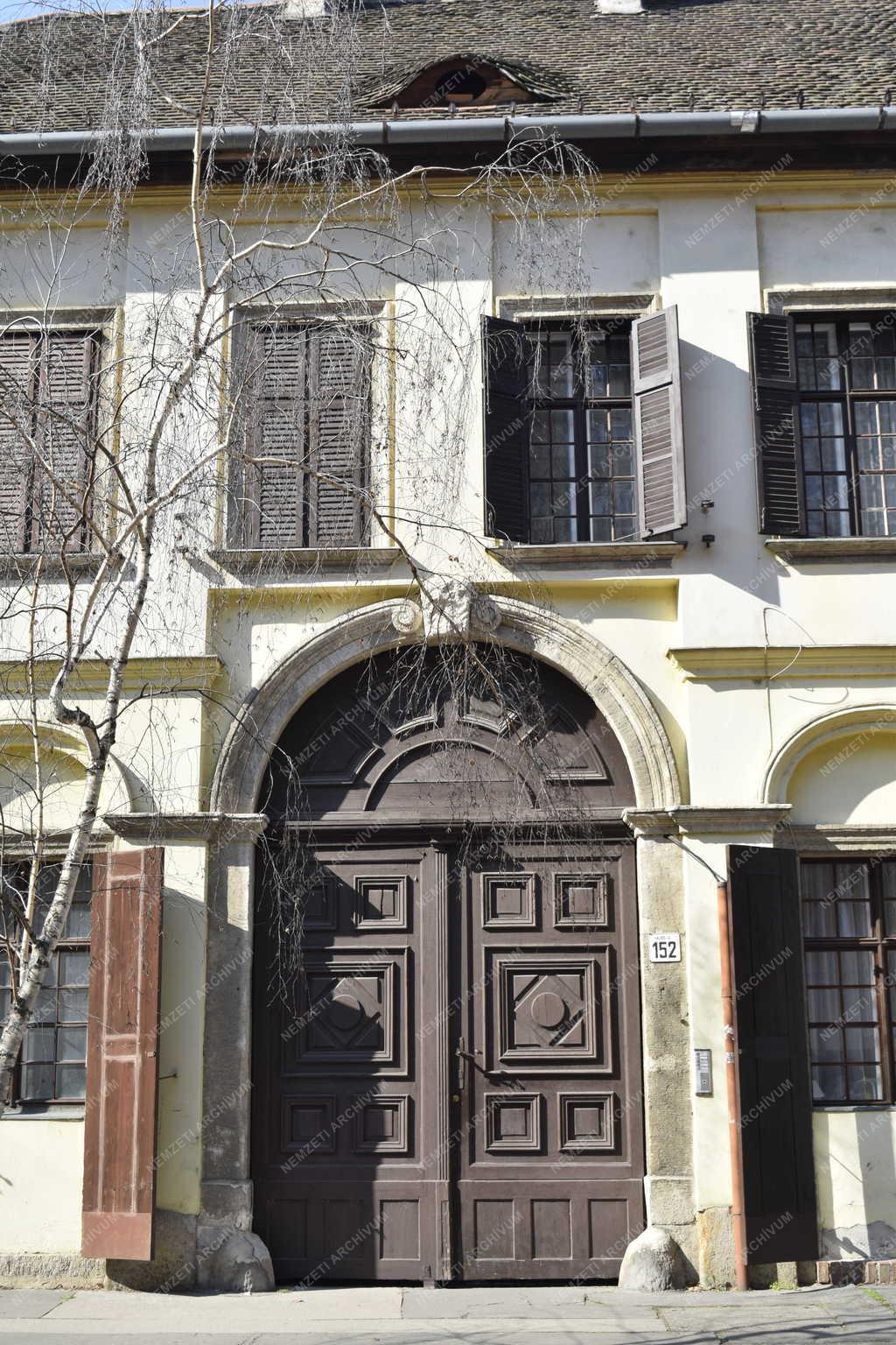 Városkép - Budapest - Klasszicista lakóház Óbudán