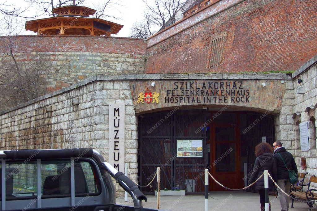 Épület - Múzeum - Földalatti kórház a Budai Vár alatt