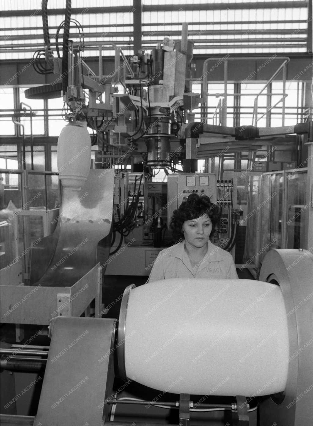 Műanyagipar - Fejlesztés - Új gépsor a Pannonplastnál