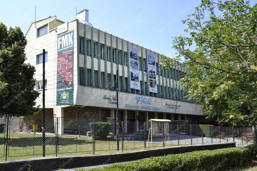 Épület - Budapest - A Ferencvárosi Művelődési Központ épülete