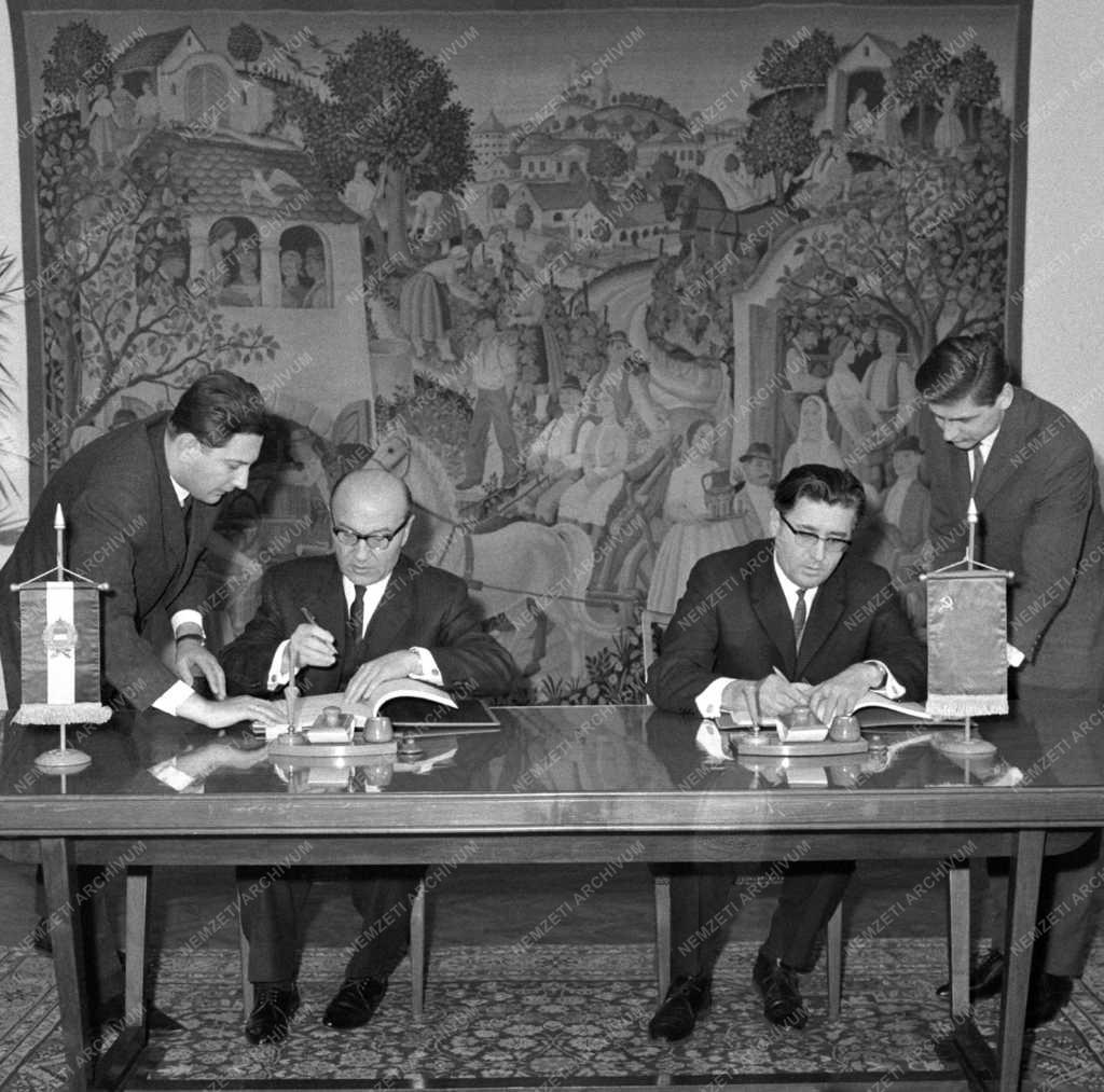 Külkapcsolat - Magyar-szovjet kulturális egyezmény aláírása