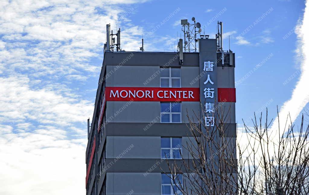 Kereskedelem - Budapest - Monori Center