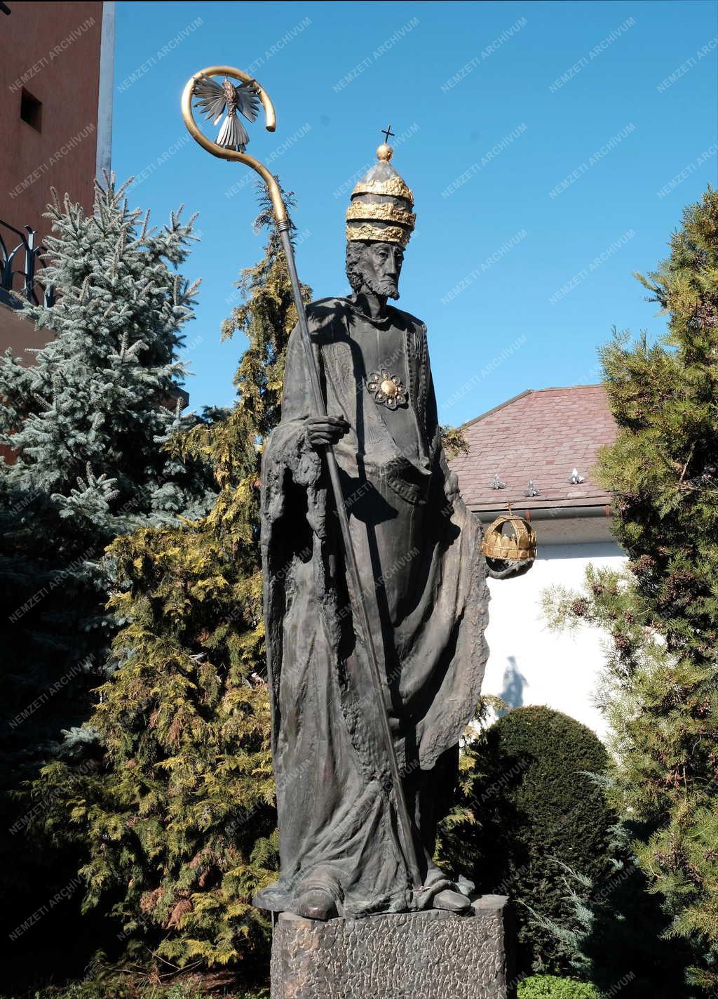 Egyház - Budapest-Kelenföld Szent Gellért Plébánia épületegyüttes