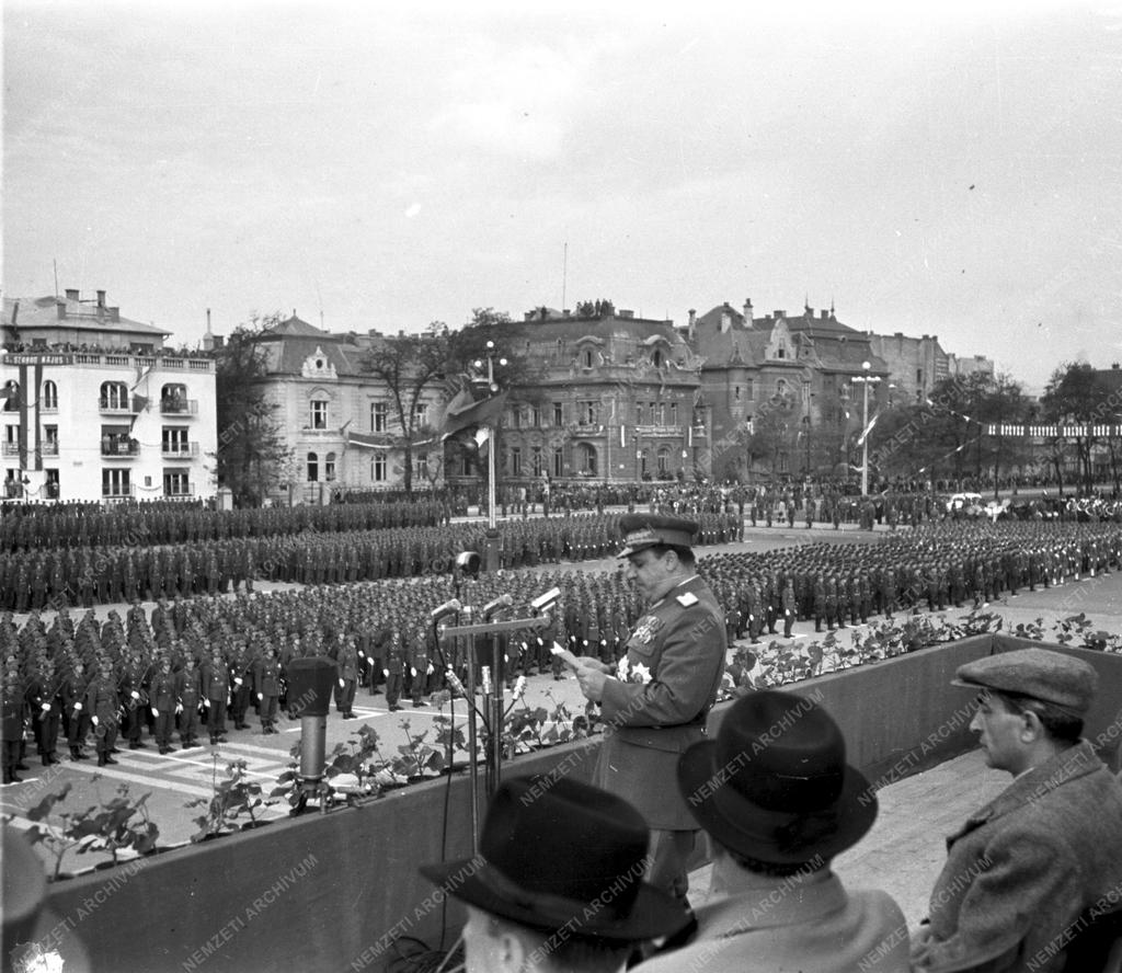 Ünnep - Díszszemle Budapesten