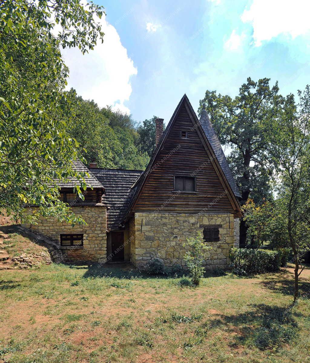 Műemlék - Kós Károly háza, a Varjúvár