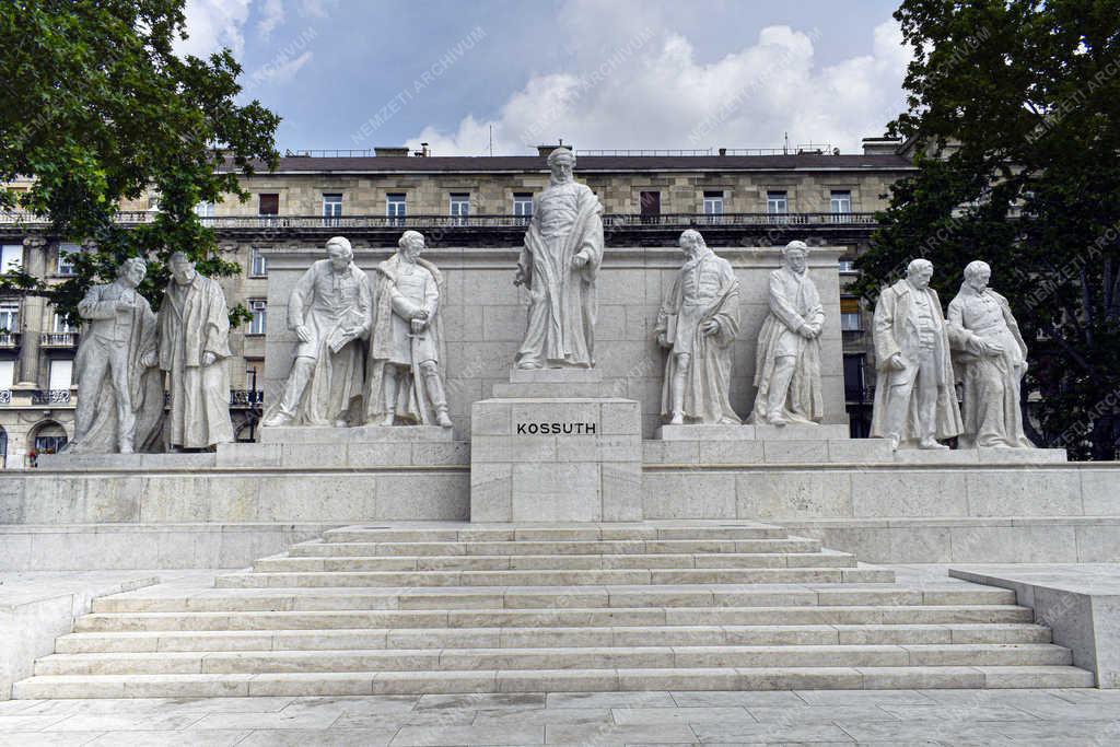 Köztéri szobor - Budapest - Kossuth-emlékmű