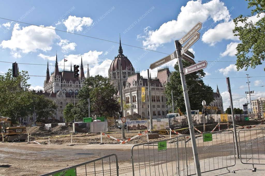 Felújítás - Budapest - A Kossuth Lajos tér rekonstrukciója