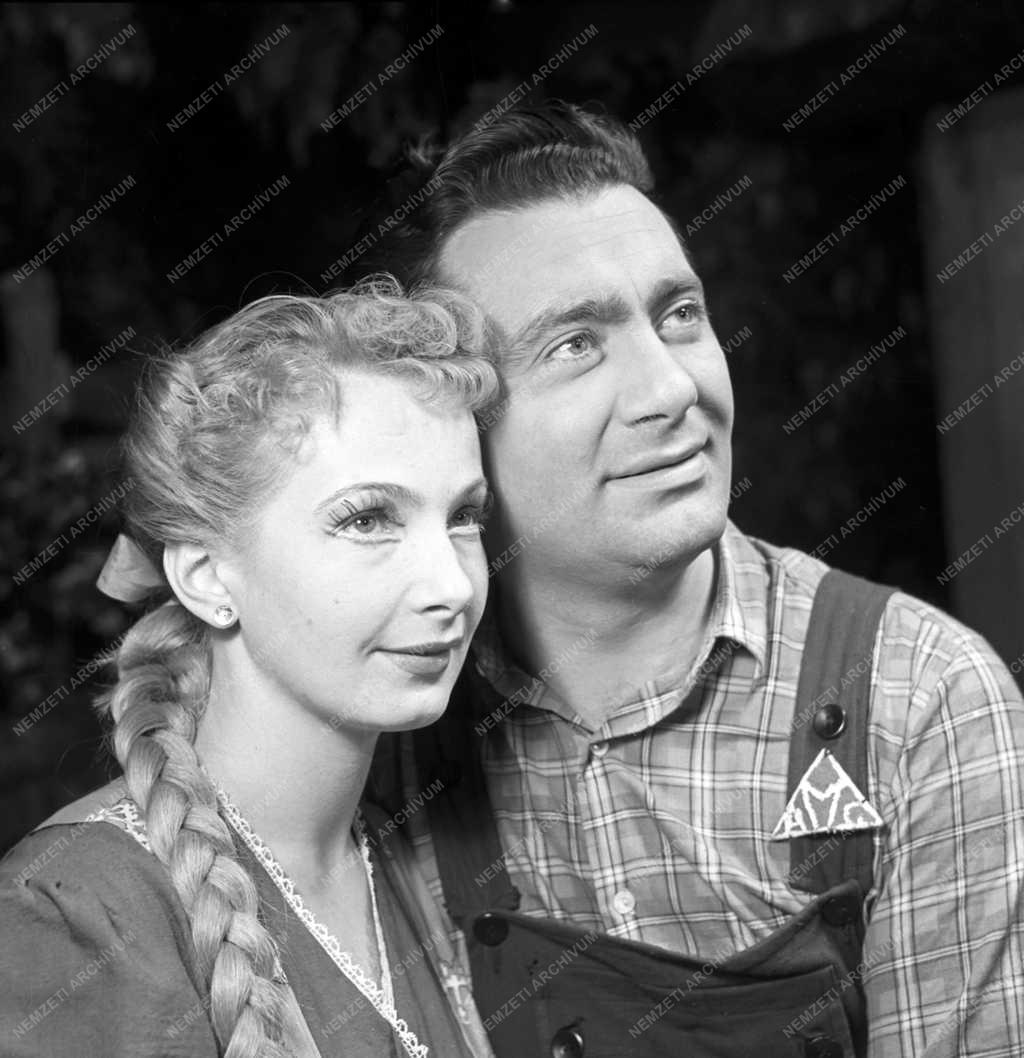 Színház - Fővárosi Operettszínház