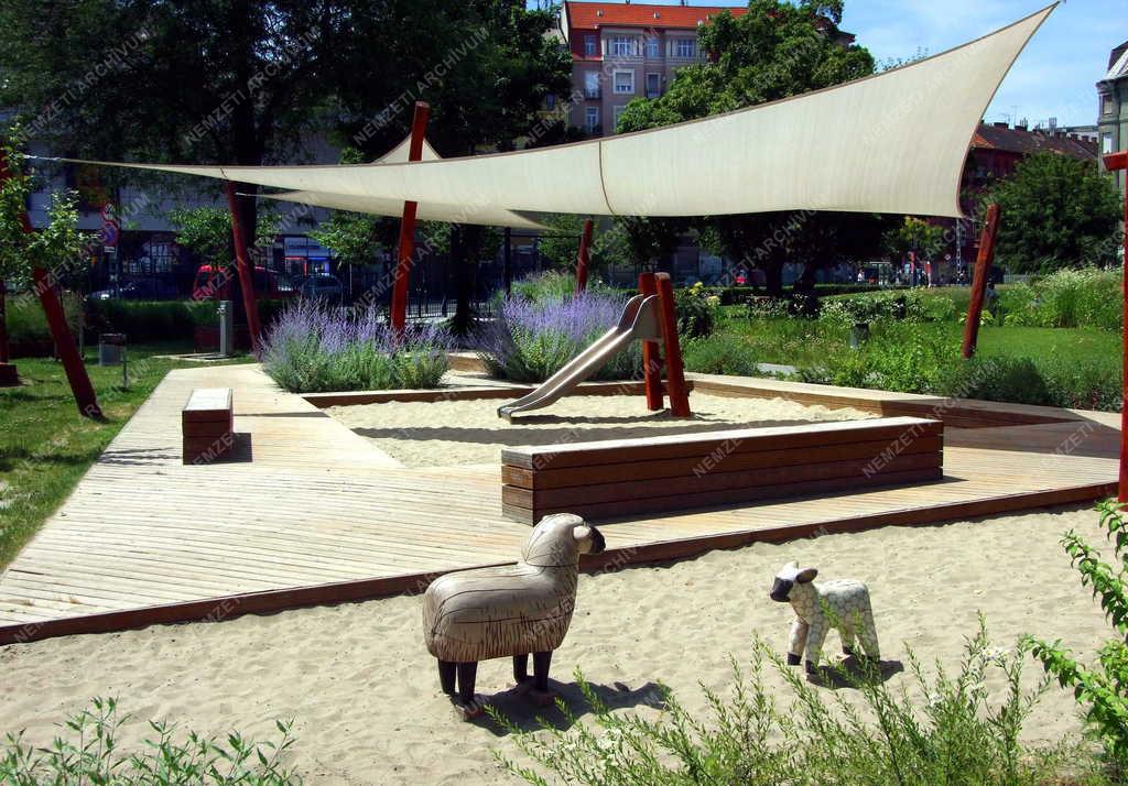 Városkép - Budapest - A Teleki téri közpark