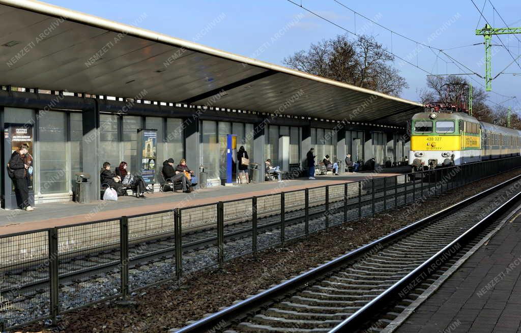 Közlekedés - Érd-alsó vasútállomás