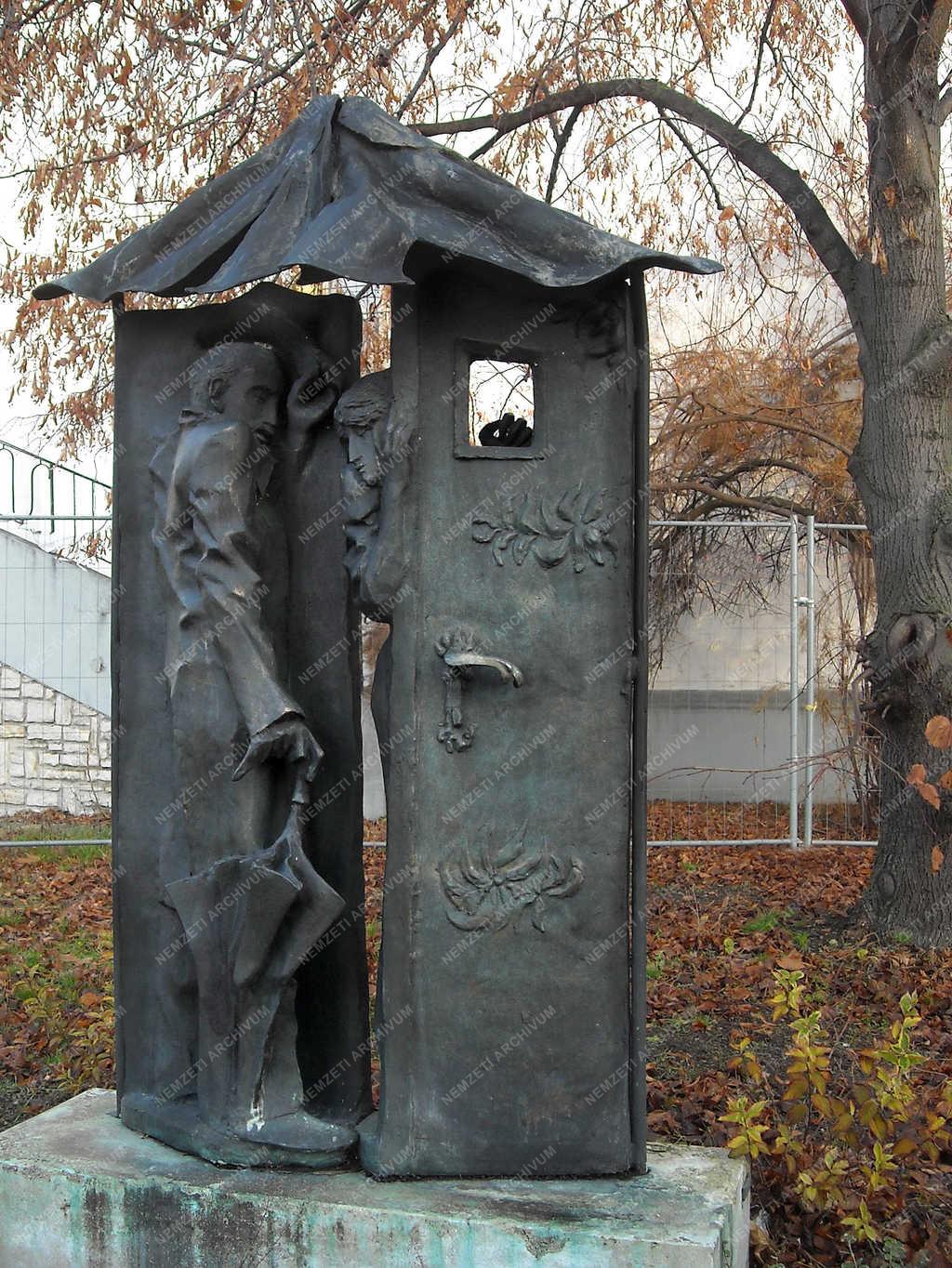 Köztéri szobor - Várpalota - Krúdy-emlékmű