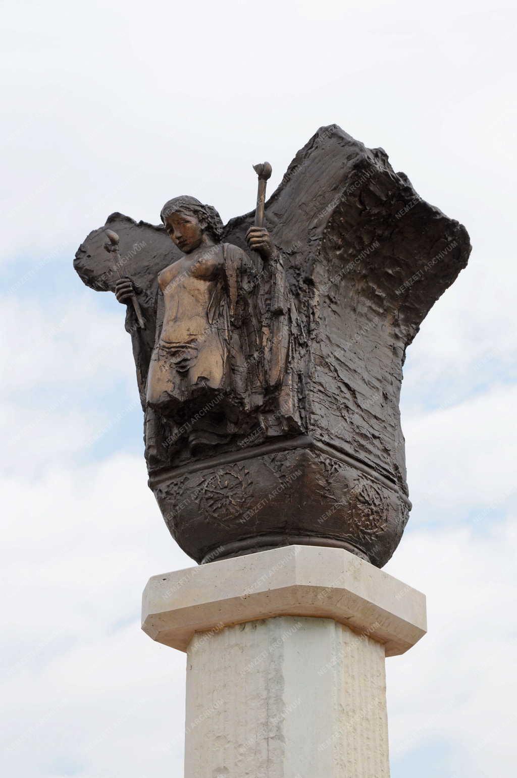 Gyula - 1848-as honvédtisztek emlékműve